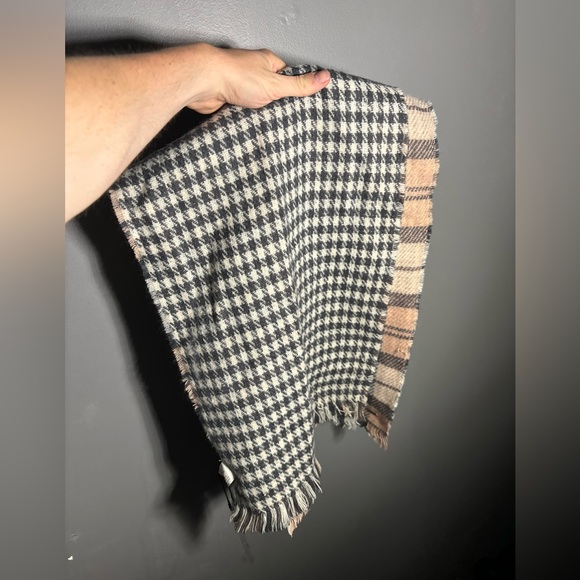 NWT Steve Madden Plaid Houndstooth Blush Double Sided Scarf - Picture 5 of 5